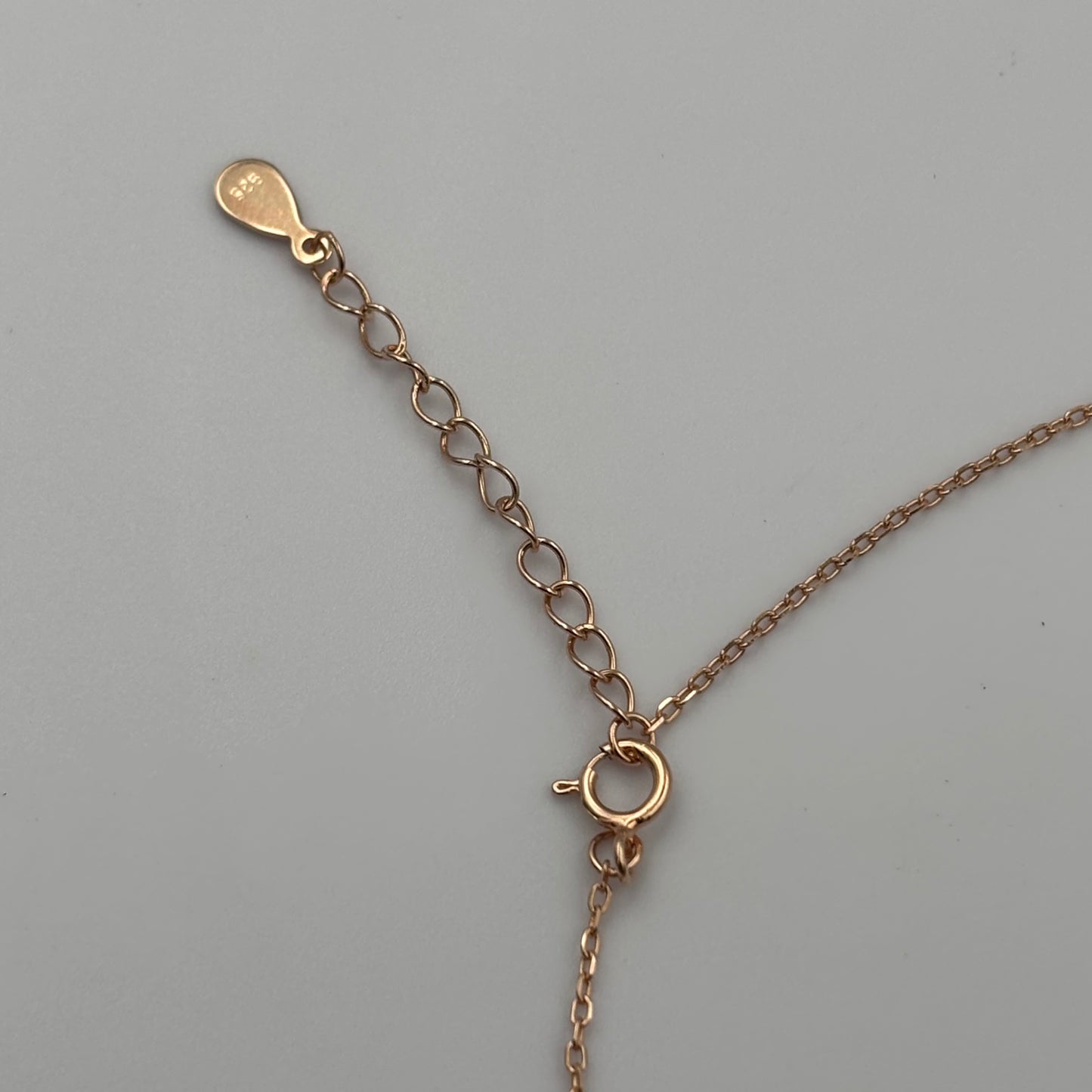 Blue solitaire necklace
