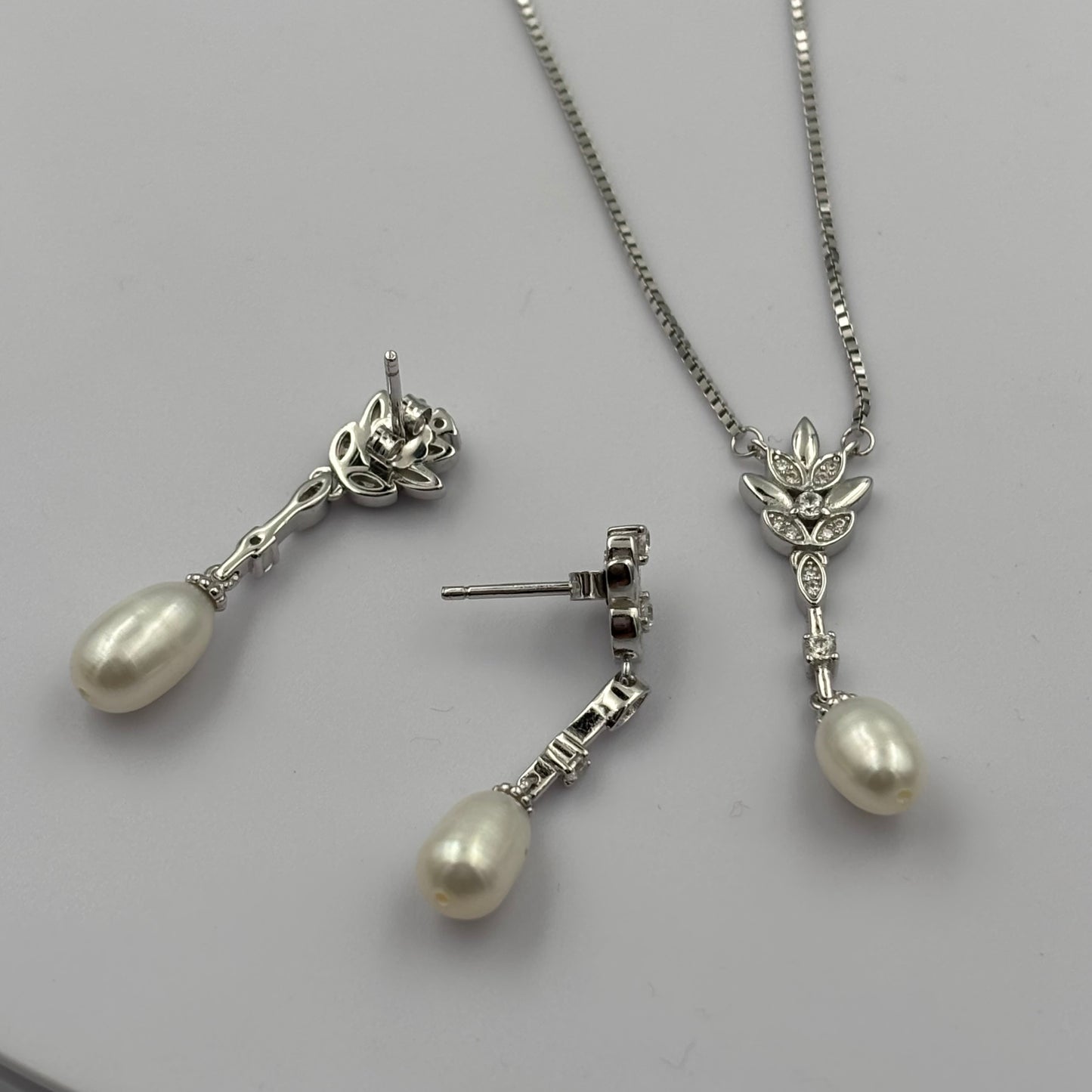 Freshwater pearl necklace set