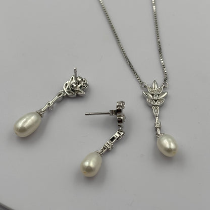 Freshwater pearl necklace set