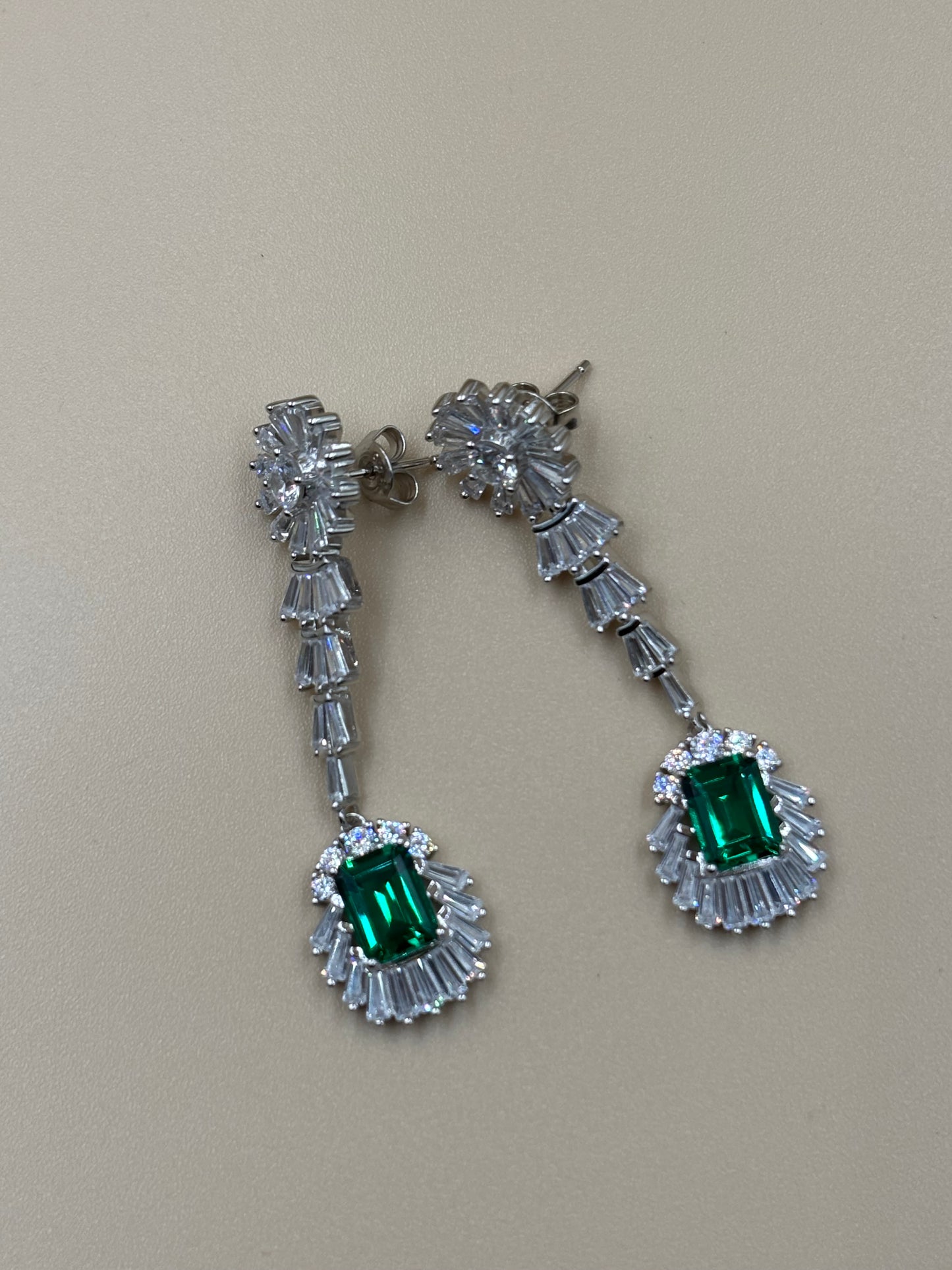 Timeless Emerald Glamour earrings