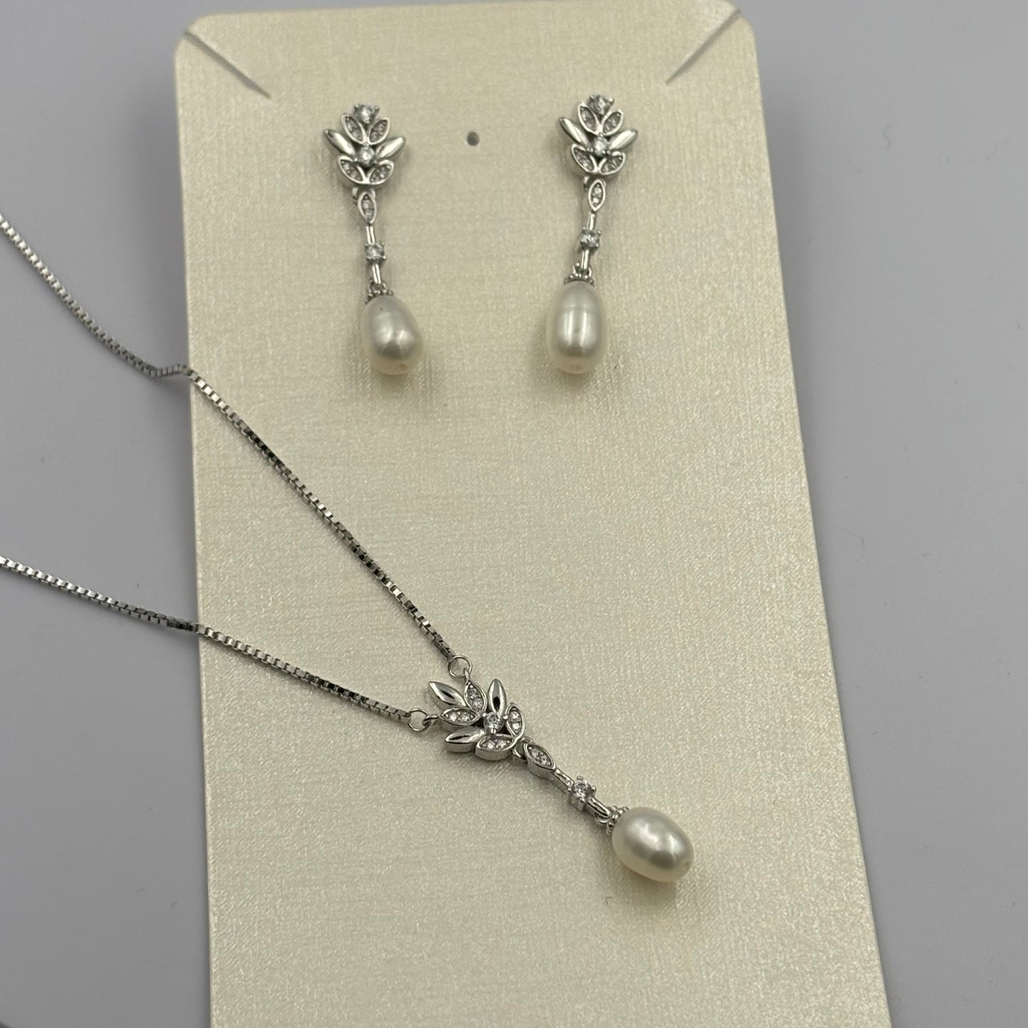 Freshwater pearl necklace set