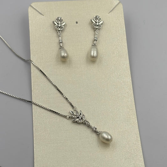 Freshwater pearl necklace set