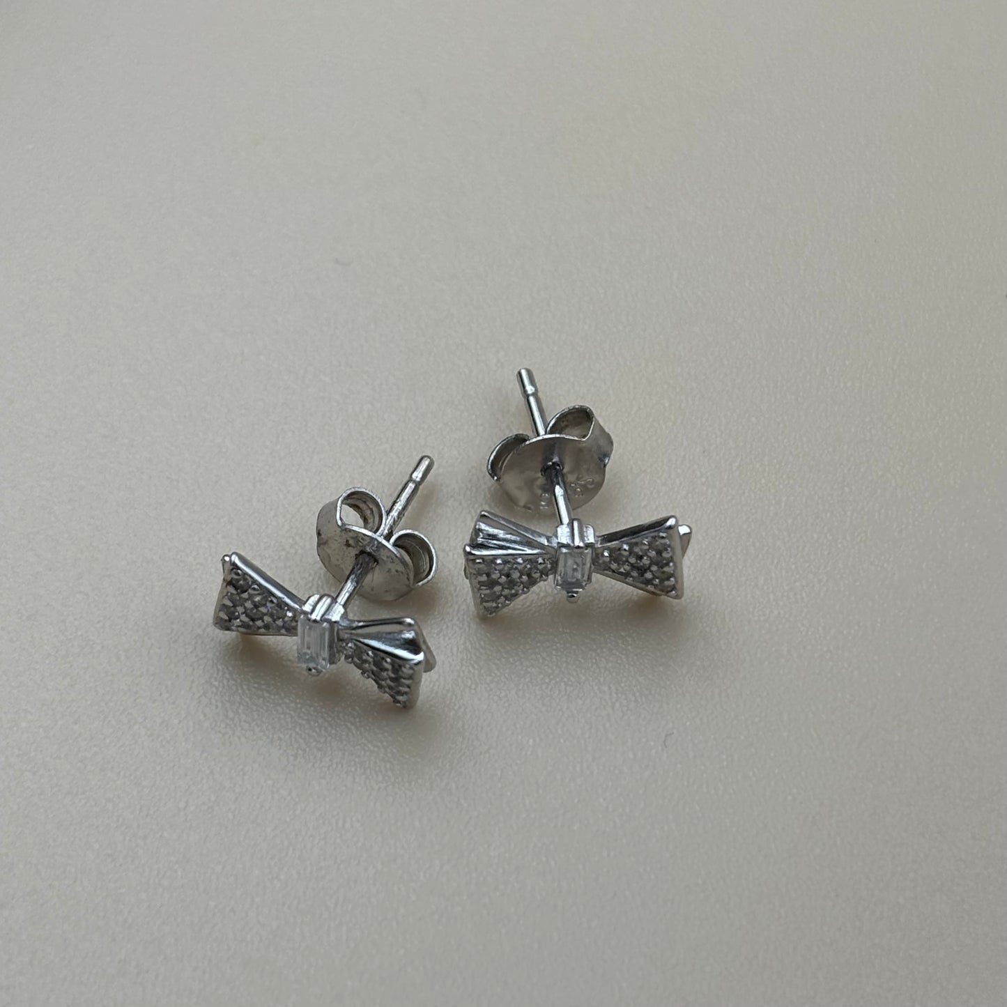 Bow studs