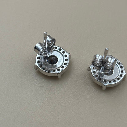 Round classic studs