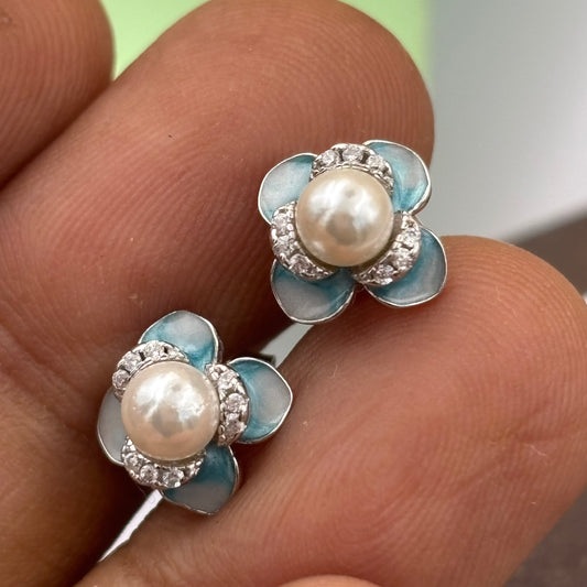Floral pearl studs