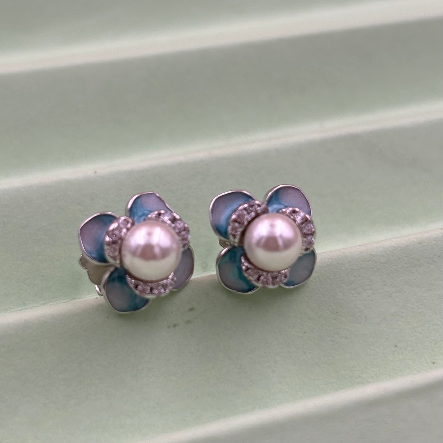 Floral pearl studs