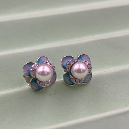 Floral pearl studs
