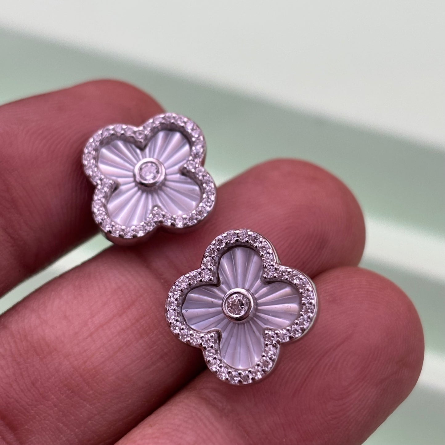 Clover studs