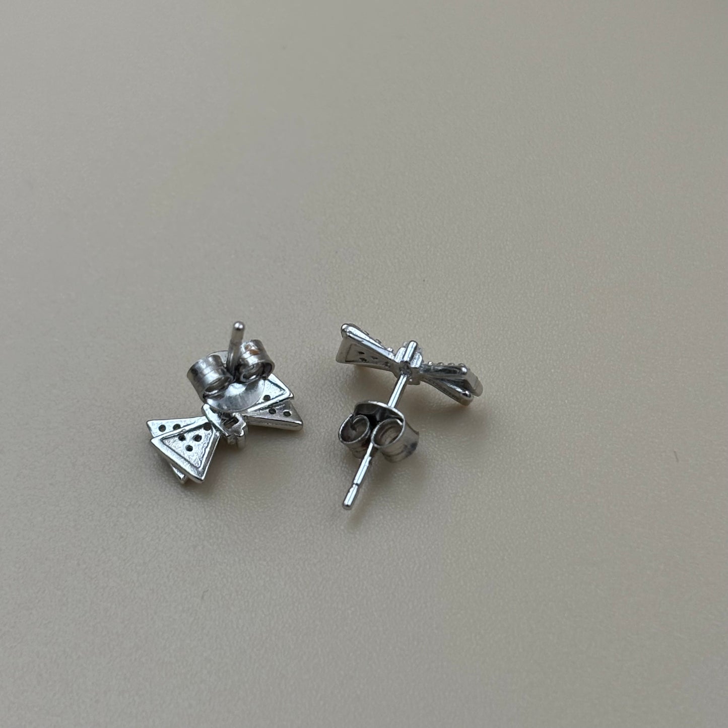Bow studs
