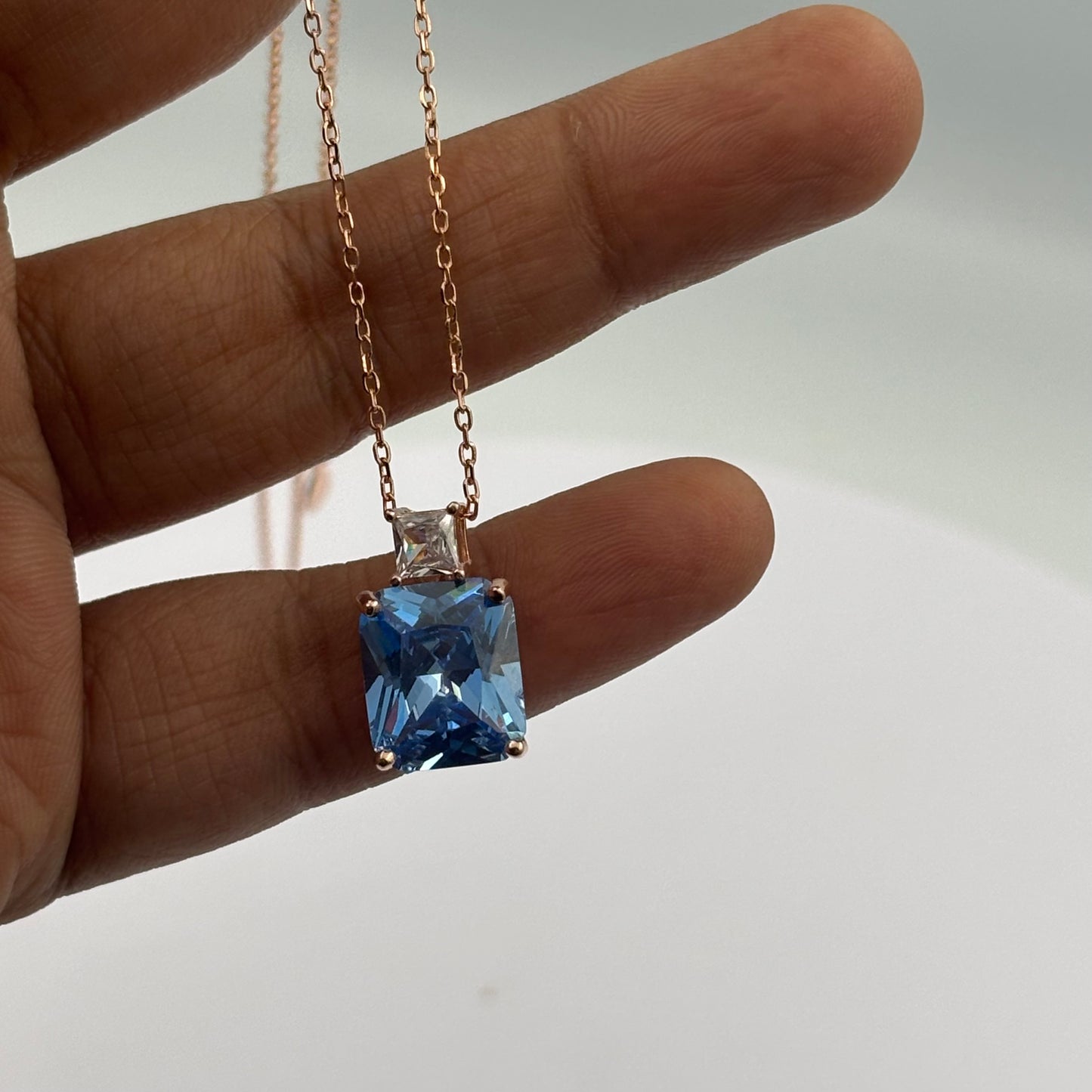 Blue solitaire necklace
