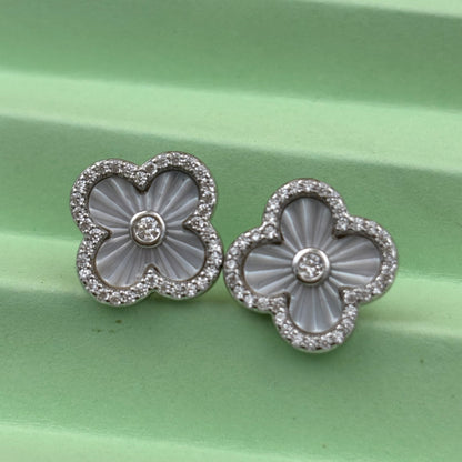 Clover studs