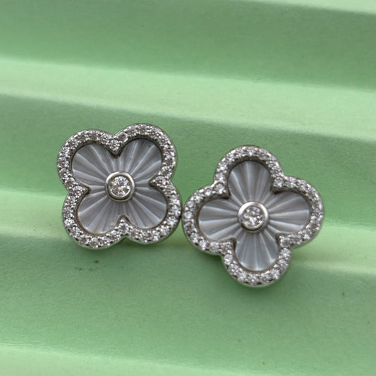 Clover studs