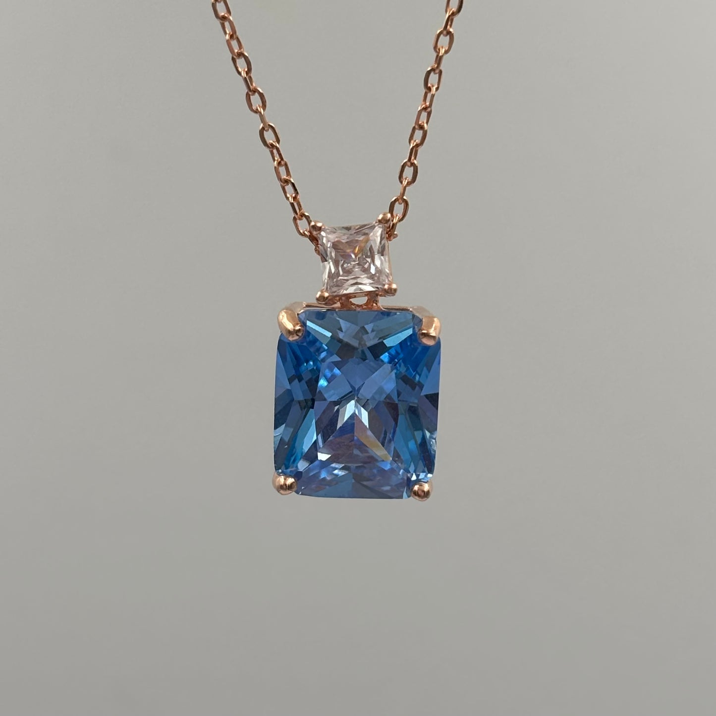 Blue solitaire necklace