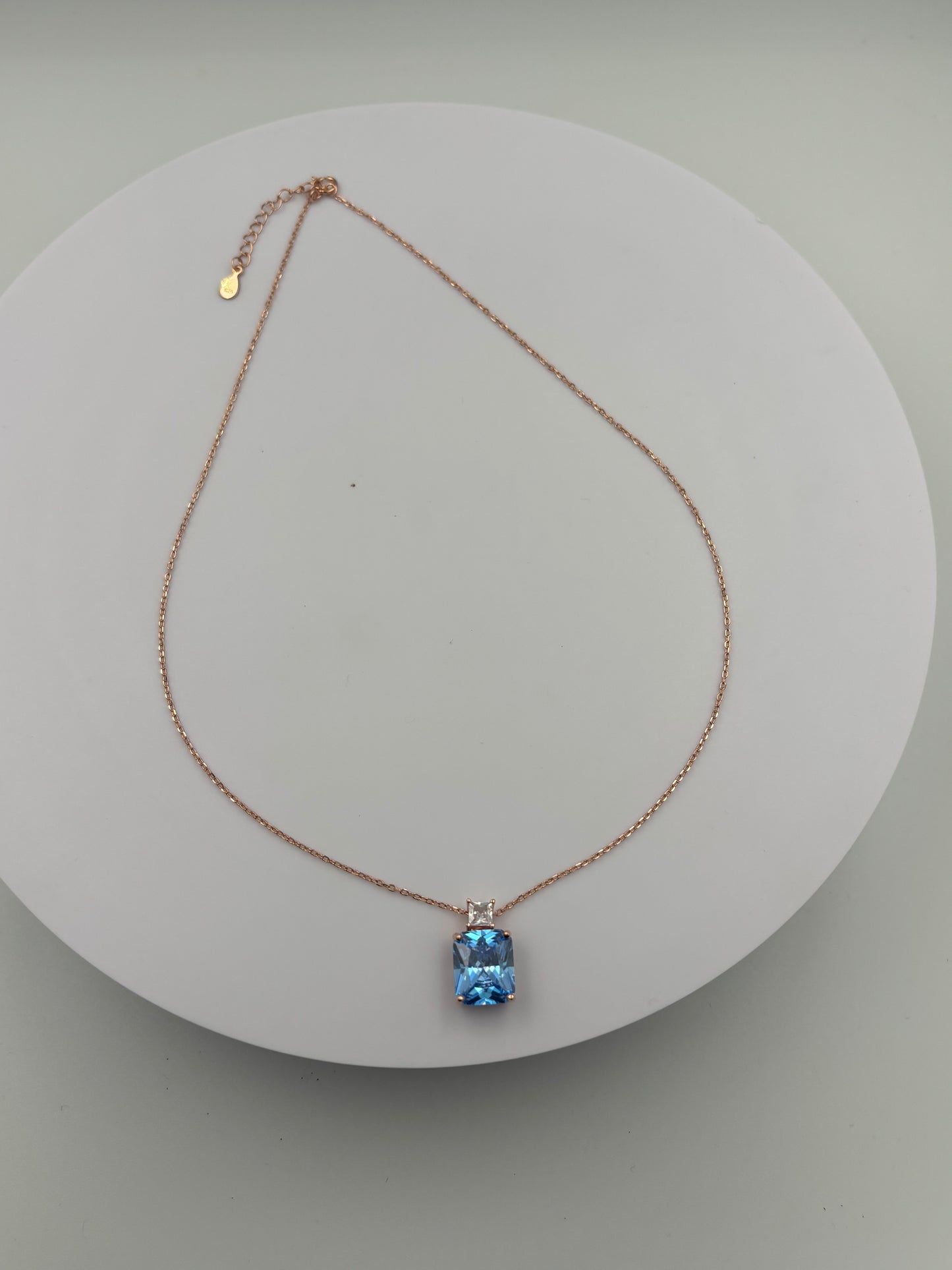 Blue solitaire necklace