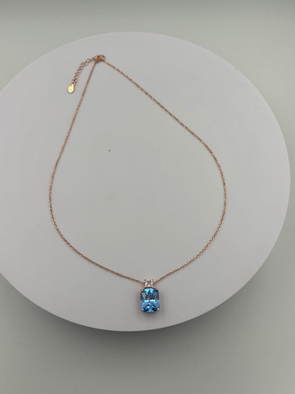 Blue solitaire necklace