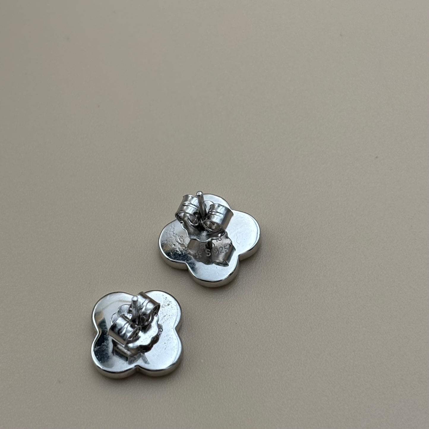 Clover studs