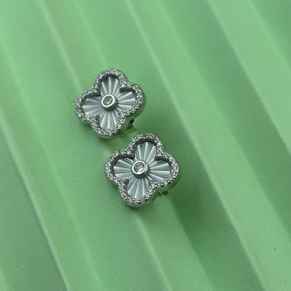Clover studs