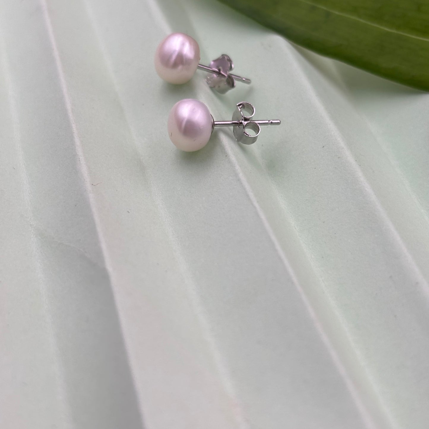 Classic pearl drop earrings