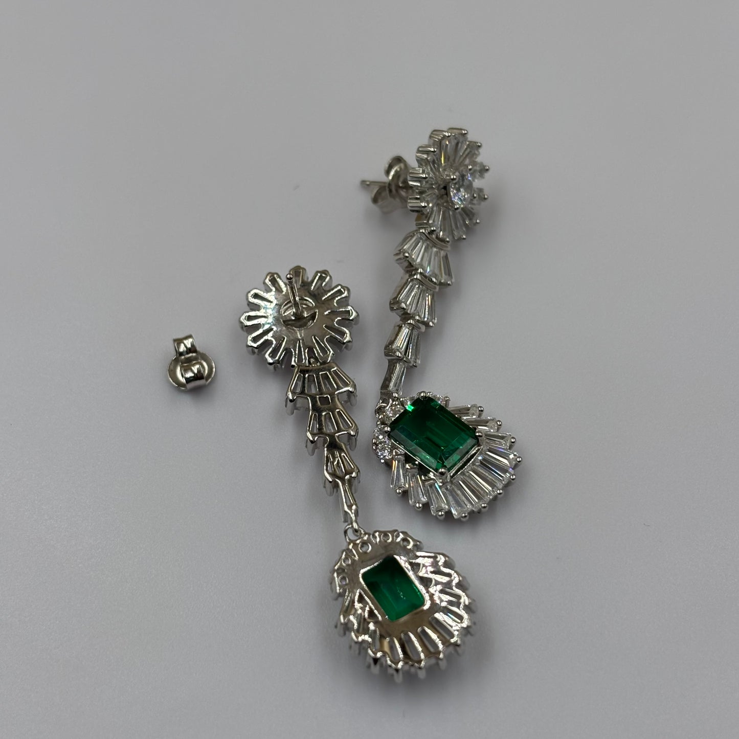 Timeless Emerald Glamour earrings