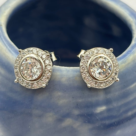 Round classic studs